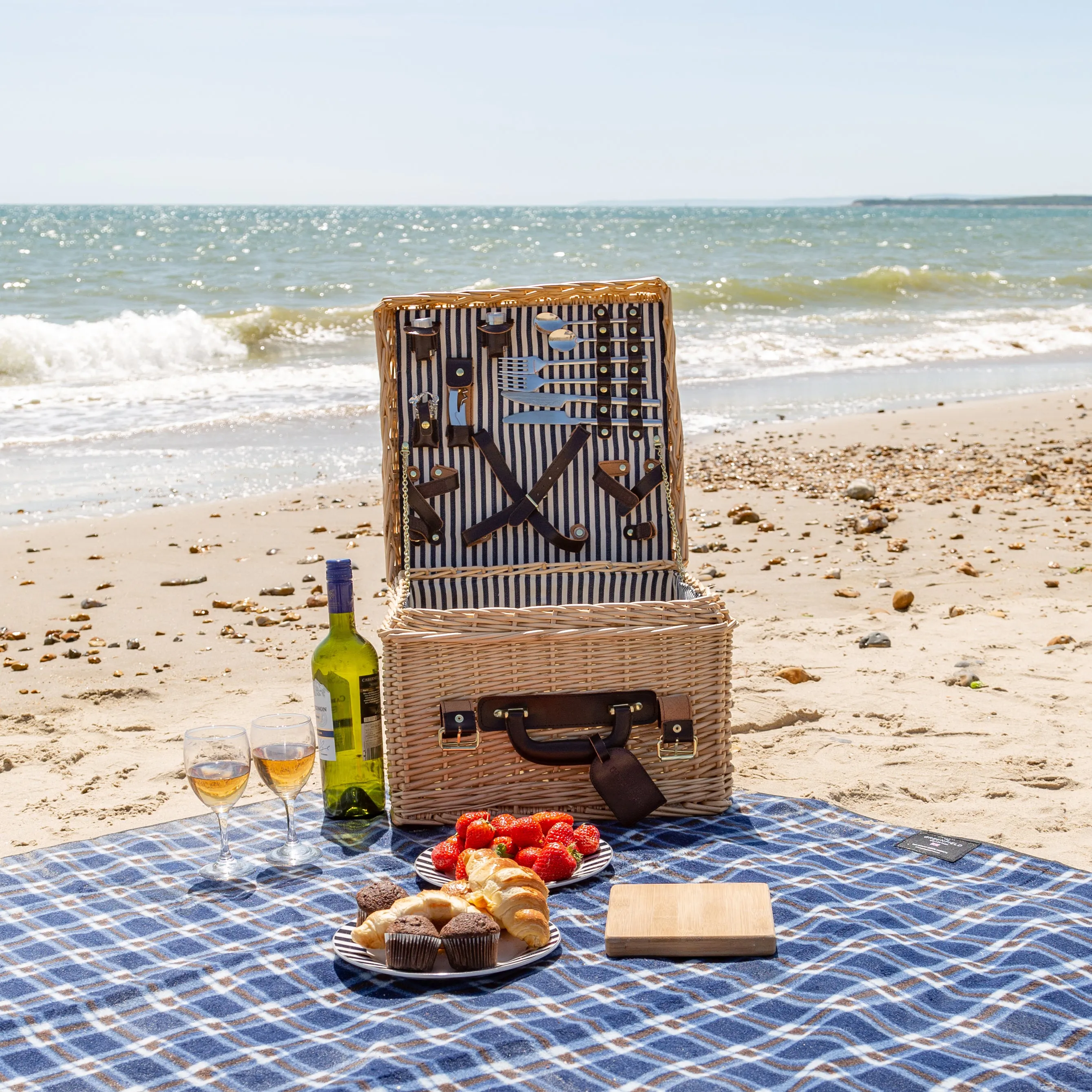 Greenfield Collection Clarendon Willow Picnic Hamper for Two People